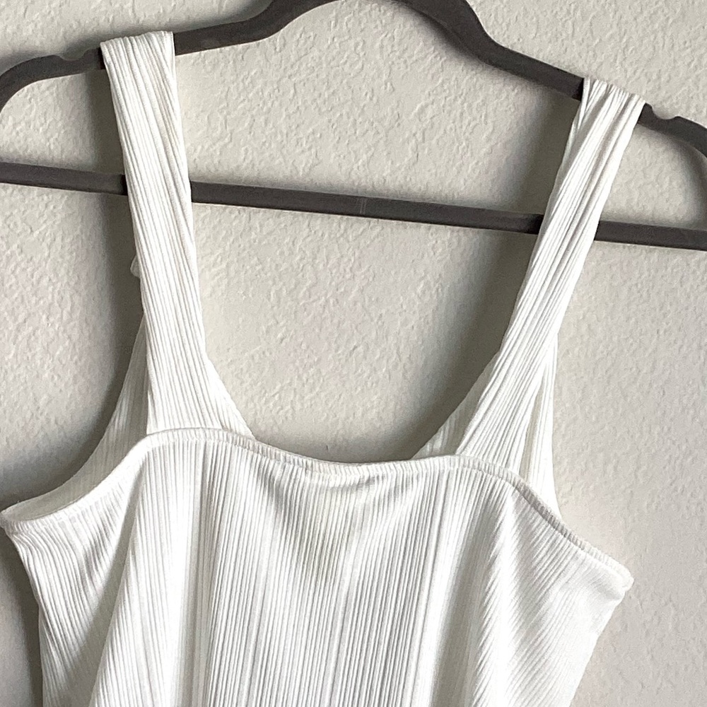 \H&M\• White Crop Tank - Picture 8 of 13